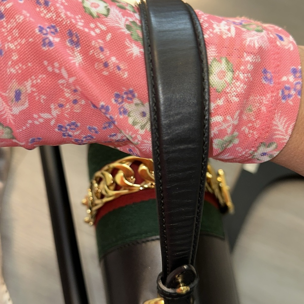 Gucci black leather, beautiful satchel purse Crossbody - Picture 4 of 9